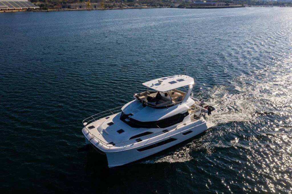 Power catamaran Aquila 44 Adriatic Z