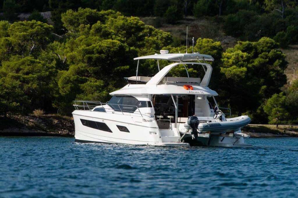 Power catamaran Aquila 44 Adriatic Z