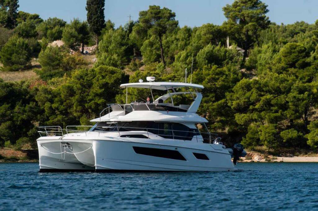 Power catamaran Aquila 44 Adriatic Z