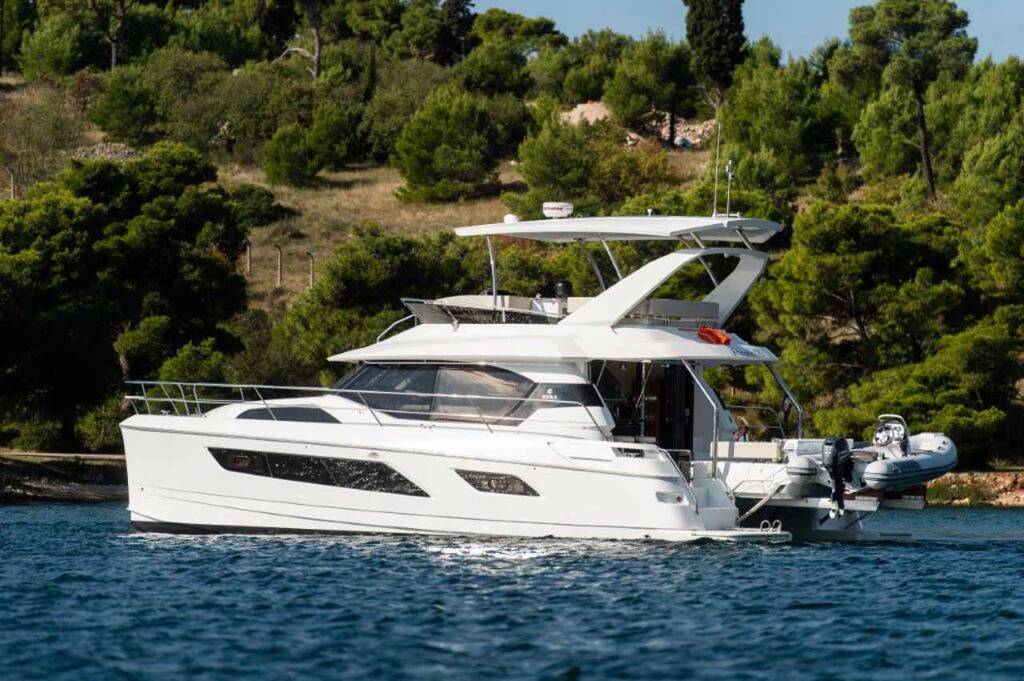 Power catamaran Aquila 44 Adriatic Z