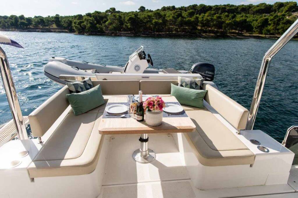 Power catamaran Aquila 44 Adriatic Z