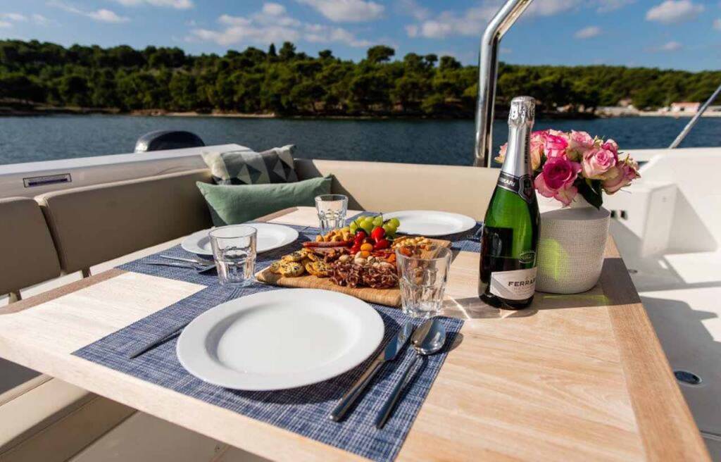 Power catamaran Aquila 44 Adriatic Z