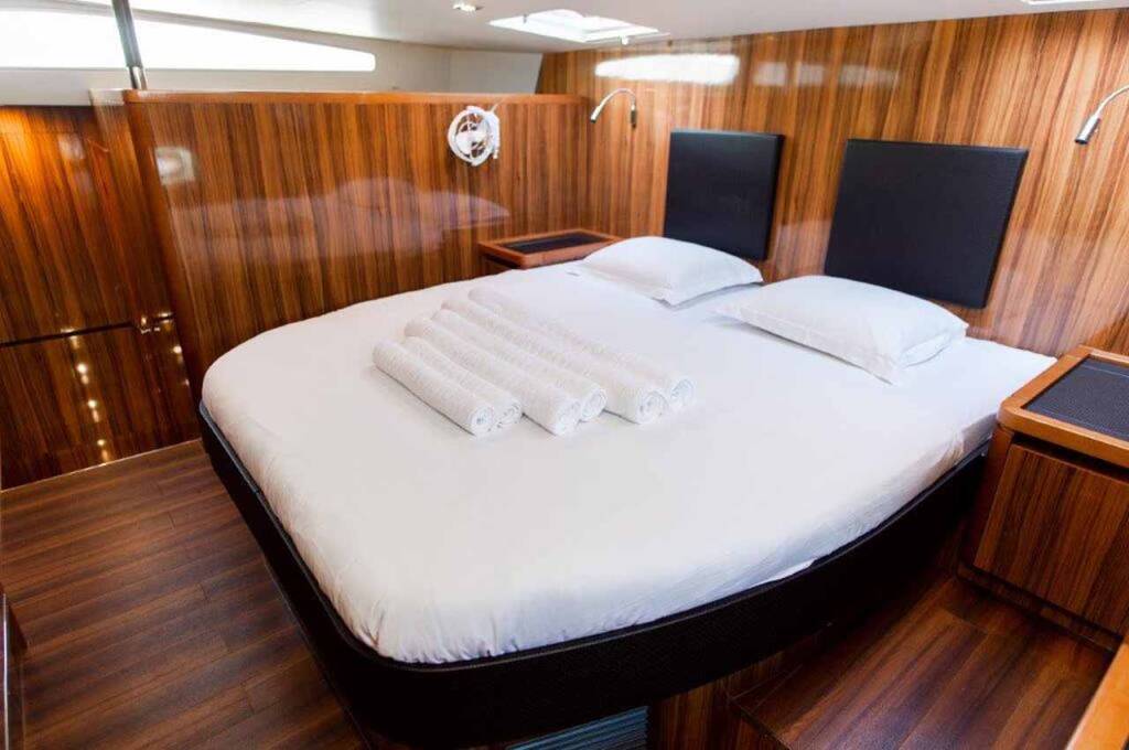 Power catamaran Aquila 44 Adriatic Z
