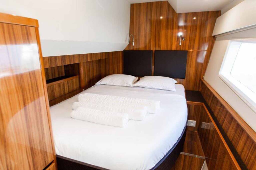 Power catamaran Aquila 44 Adriatic Z