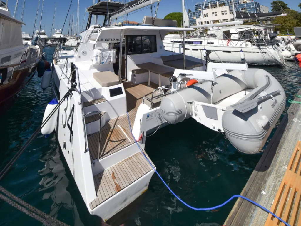 Catamaran Aventura 34 Lauremie