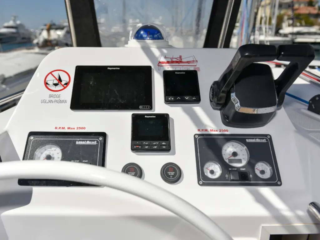 Catamaran Aventura 34 Lauremie