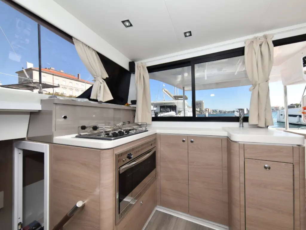 Catamaran Aventura 34 Lauremie