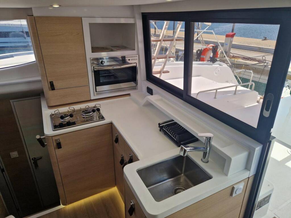Catamaran Aventura 37 