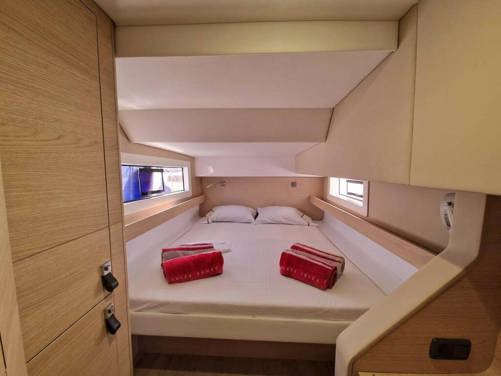 Catamaran Aventura 37 