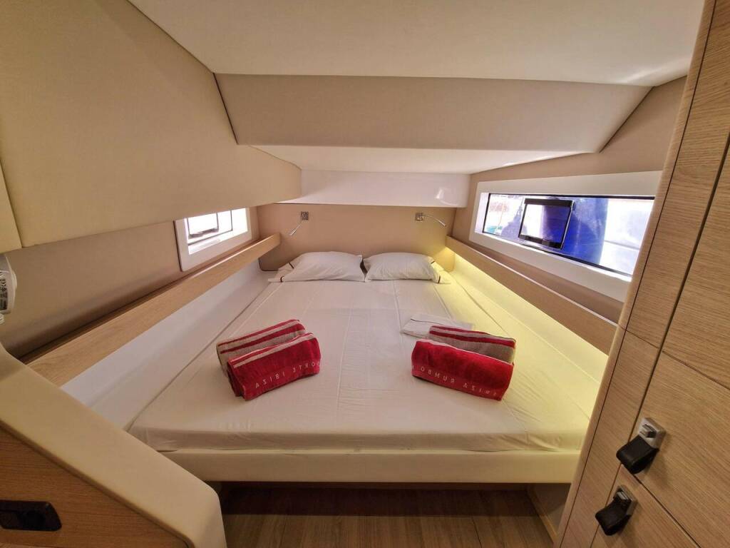 Catamaran Aventura 37 