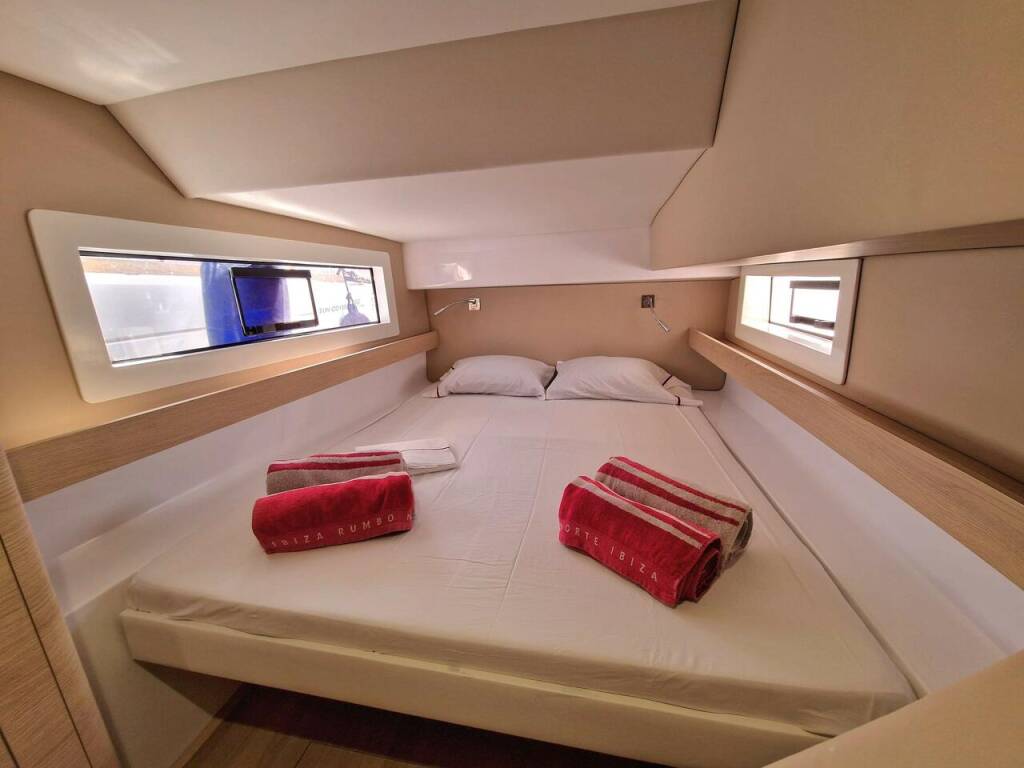 Catamaran Aventura 37 