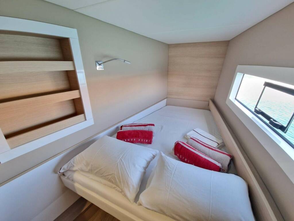 Catamaran Aventura 37 