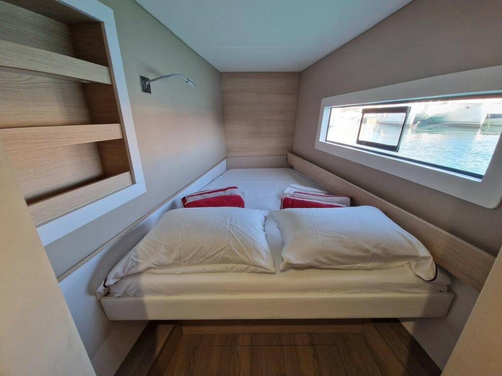 Catamaran Aventura 37 