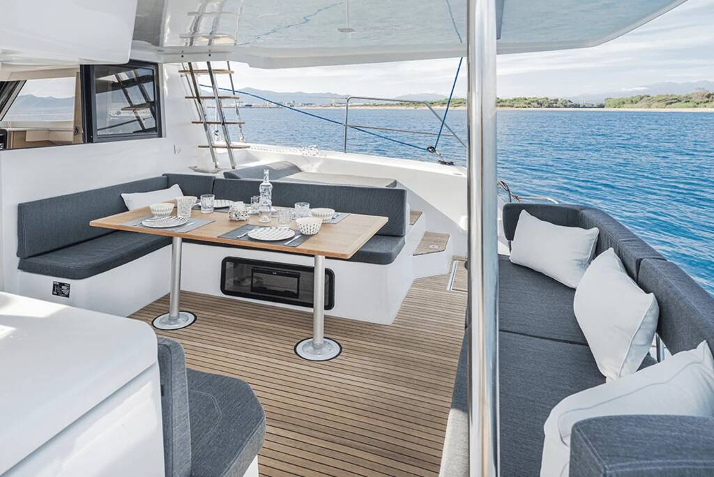 Catamaran Aventura 37 Catalina