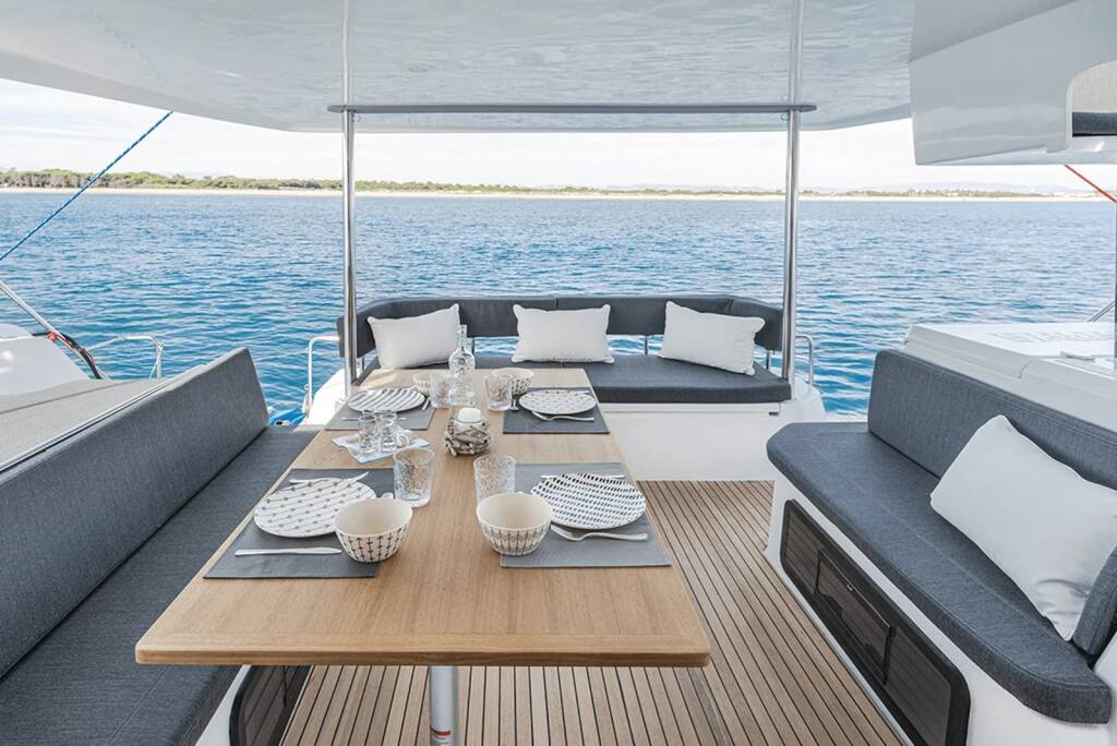 Catamaran Aventura 37 Catalina