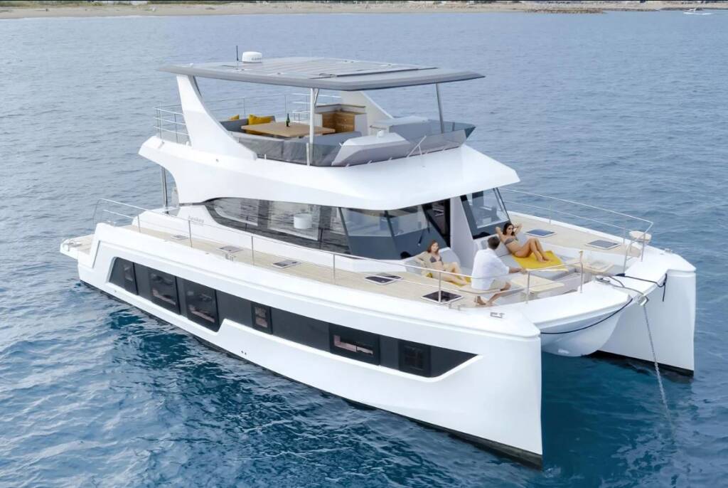 Power catamaran Aventura 50 Kamchatka