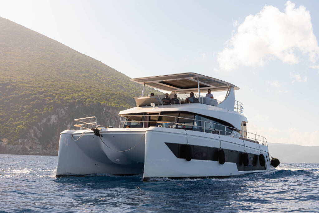 Power catamaran Aventura 50 Kamchatka