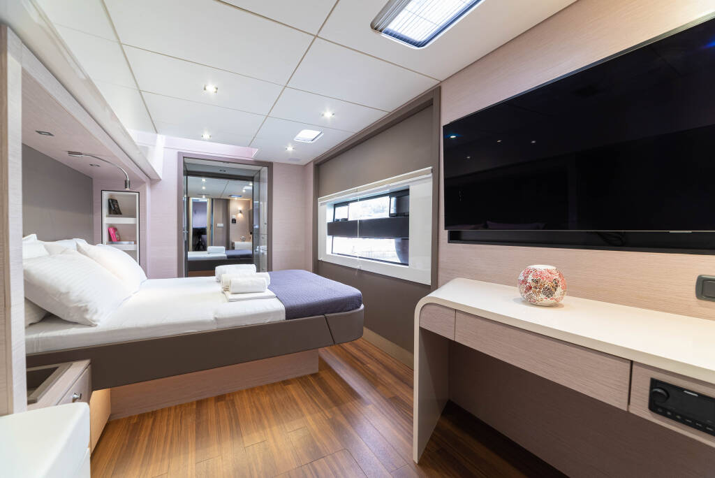 Power catamaran Aventura 50 Kamchatka