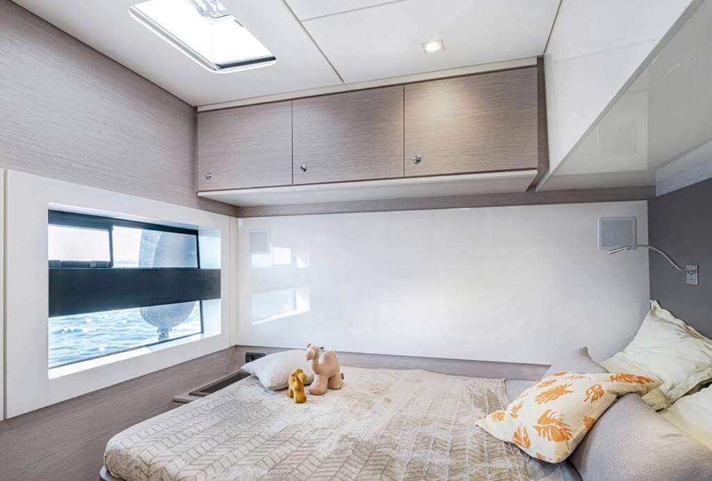 Power catamaran Aventura 50 Kamchatka