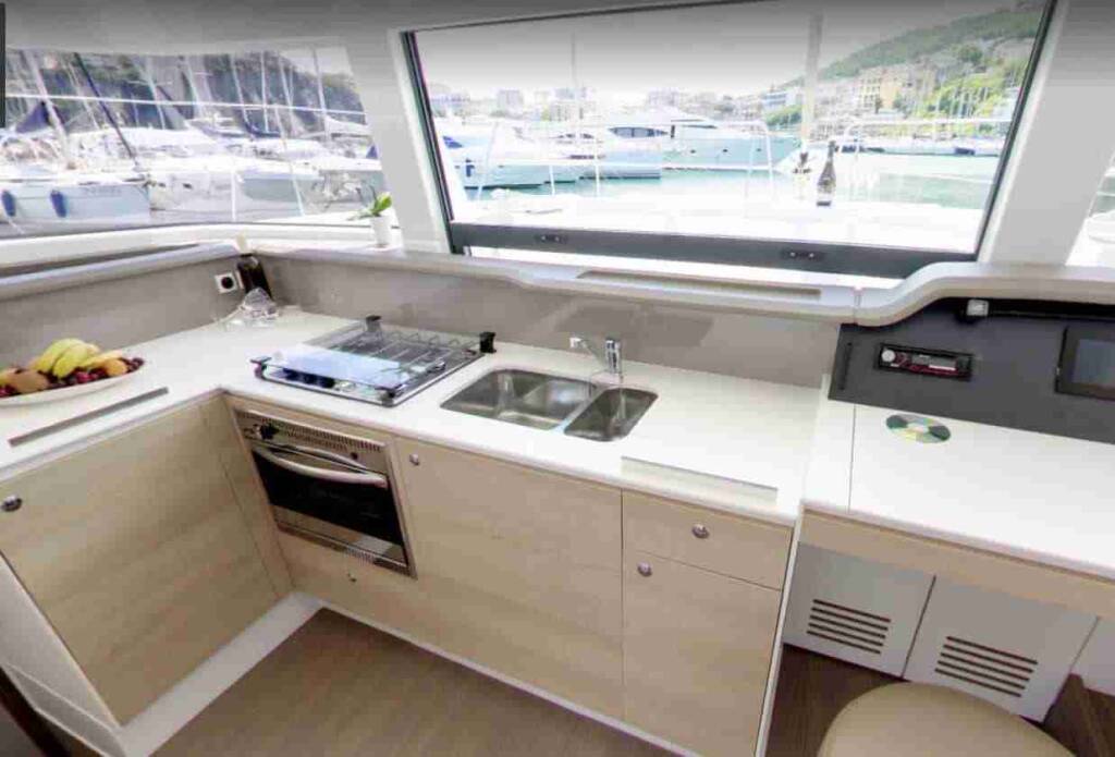 Katamaran Bali 4.1 ECONOMY