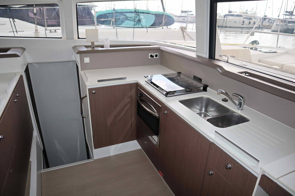 Katamaran Bali 4.1 ECONOMY