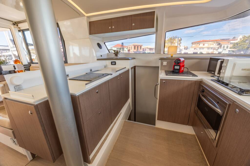 Katamaran Bali 4.1 Lady Dasi