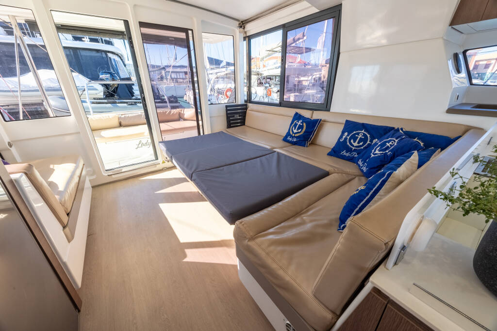 Katamaran Bali 4.1 Lady Dasi