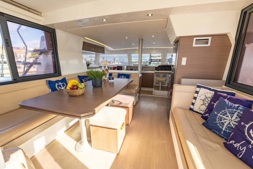 Katamaran Bali 4.1 Lady Dasi