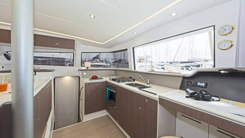 Katamaran Bali 4.1 Golden Waters