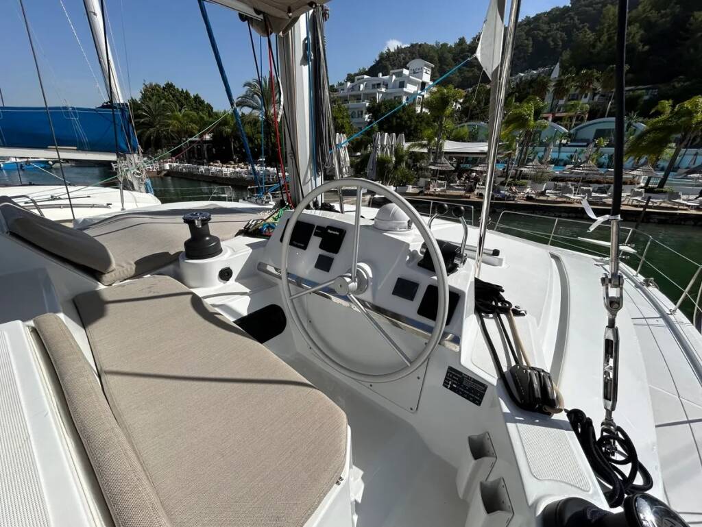 Catamaran Bali 4.2 OW Sah Mat