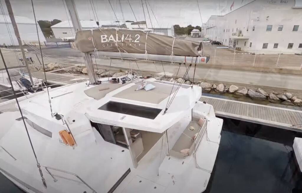 Catamaran Bali 4.2 Persona Grata