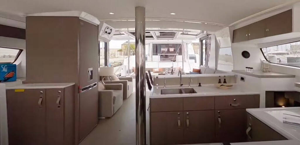 Catamaran Bali 4.2 Persona Grata