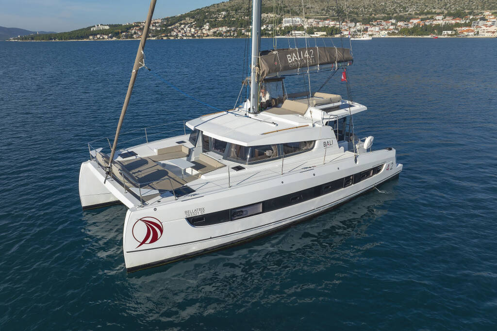 Katamaran Bali 4.2 Bellatrix