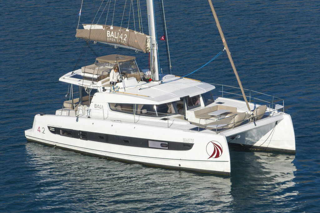 Katamaran Bali 4.2 Bellatrix