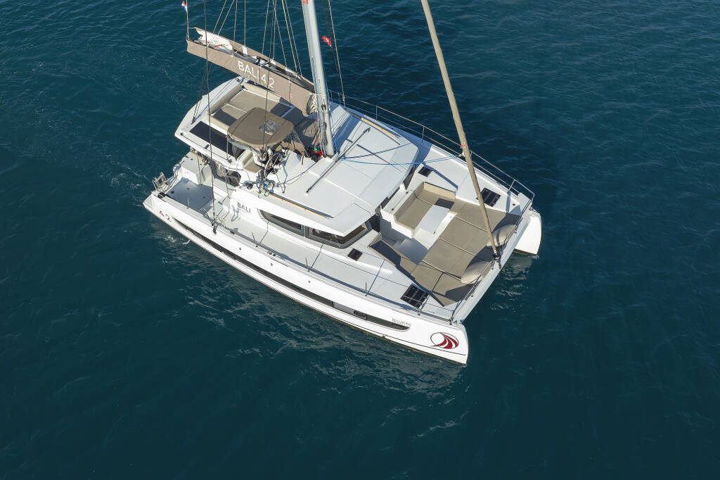 Katamaran Bali 4.2 Bellatrix