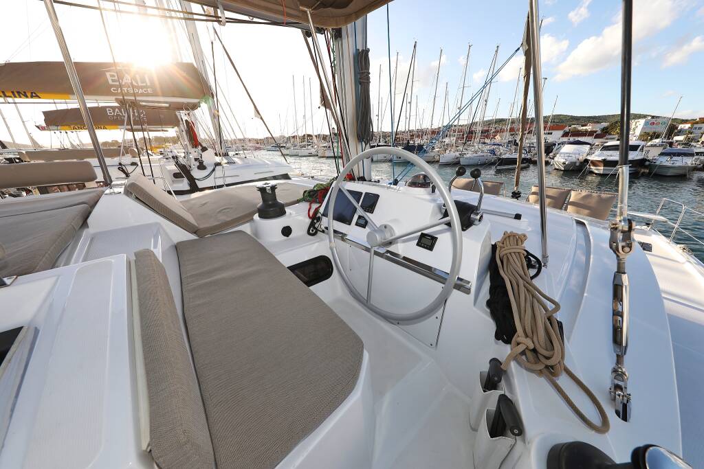 Catamaran Bali 4.2 Open Office