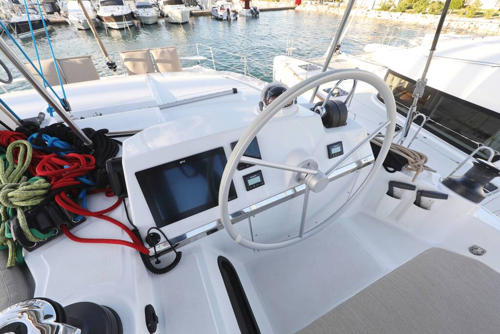 Catamaran Bali 4.2 Open Office