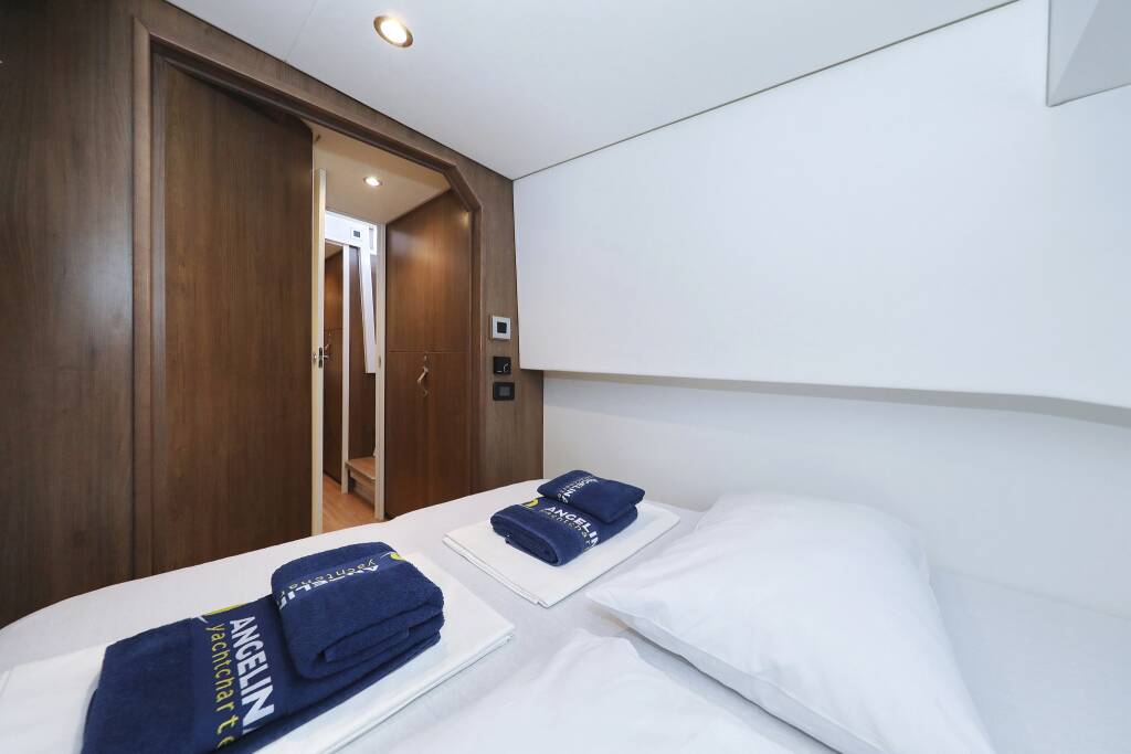 Catamaran Bali 4.2 Open Office