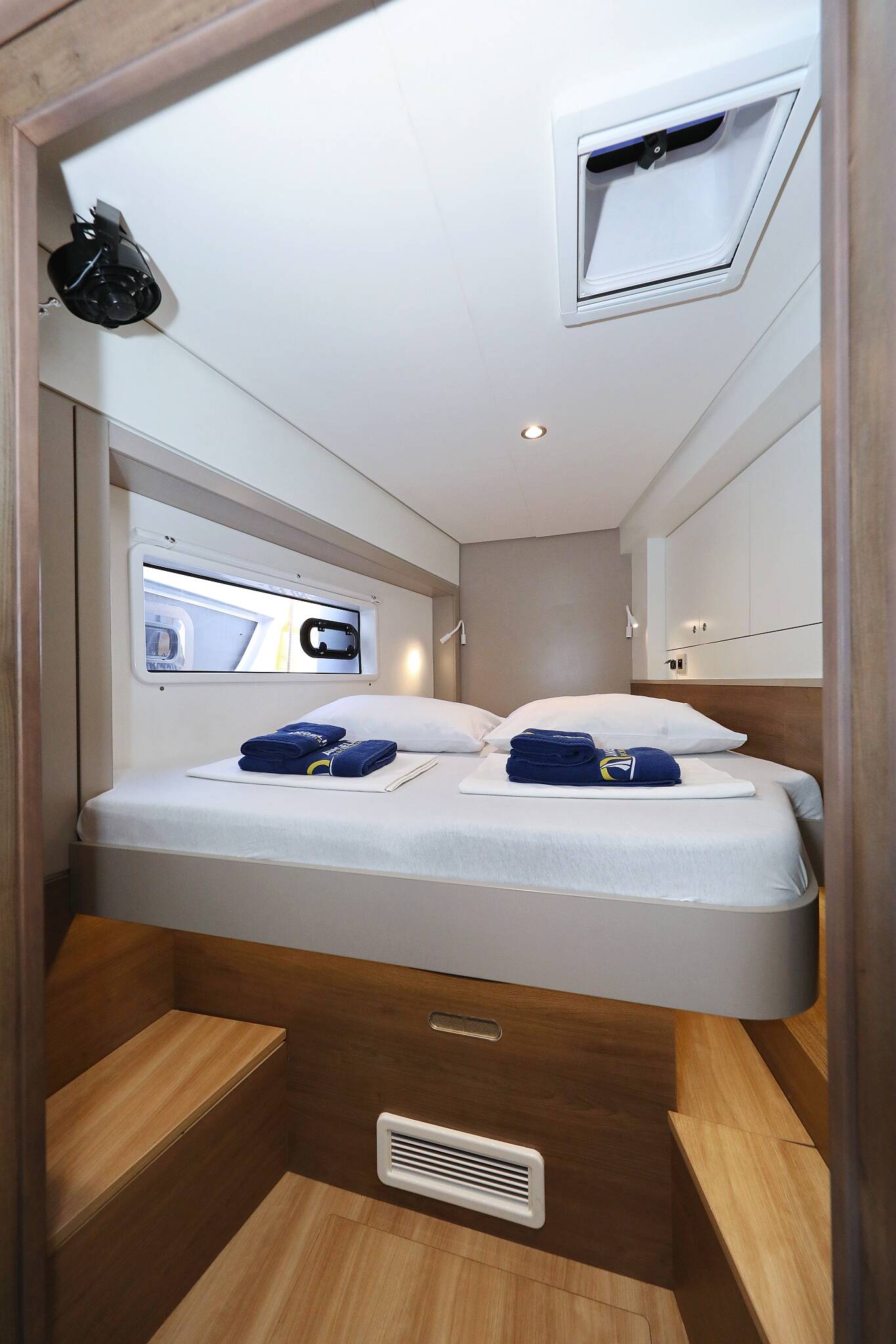 Catamaran Bali 4.2 Open Office