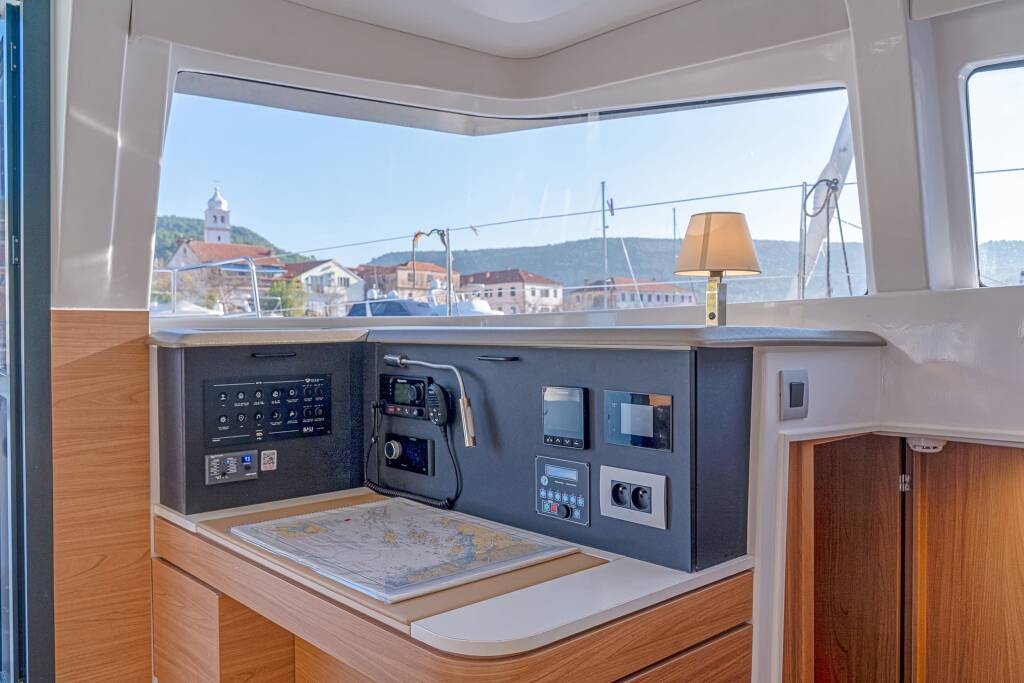 Katamaran Bali 4.2 First Spark