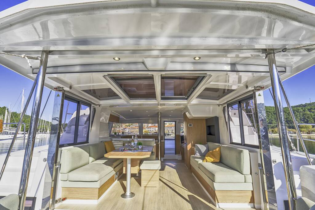 Katamaran Bali 4.2 First Spark