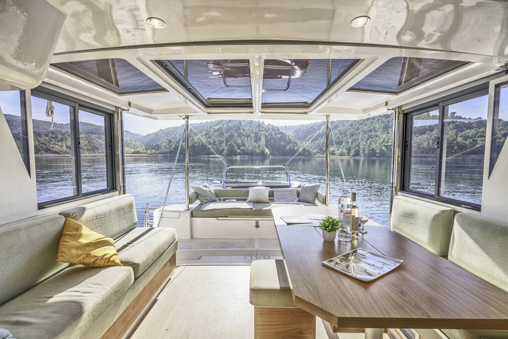 Katamaran Bali 4.2 First Spark