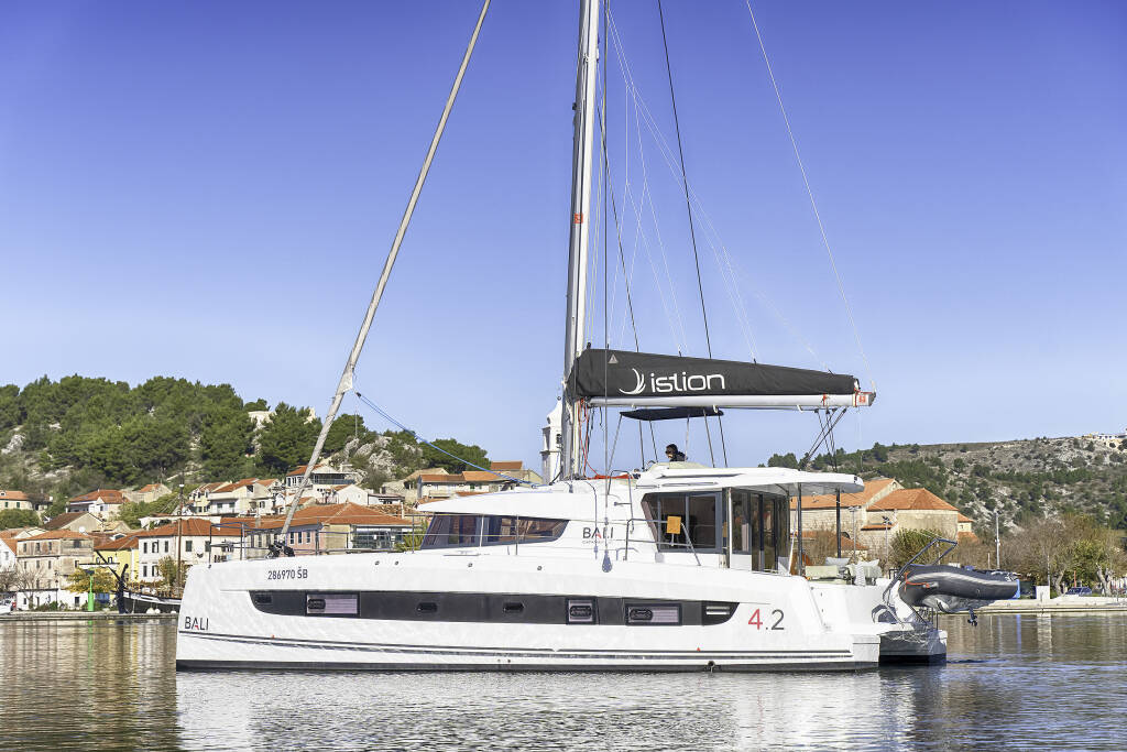 Catamaran Bali 4.2 First Spark
