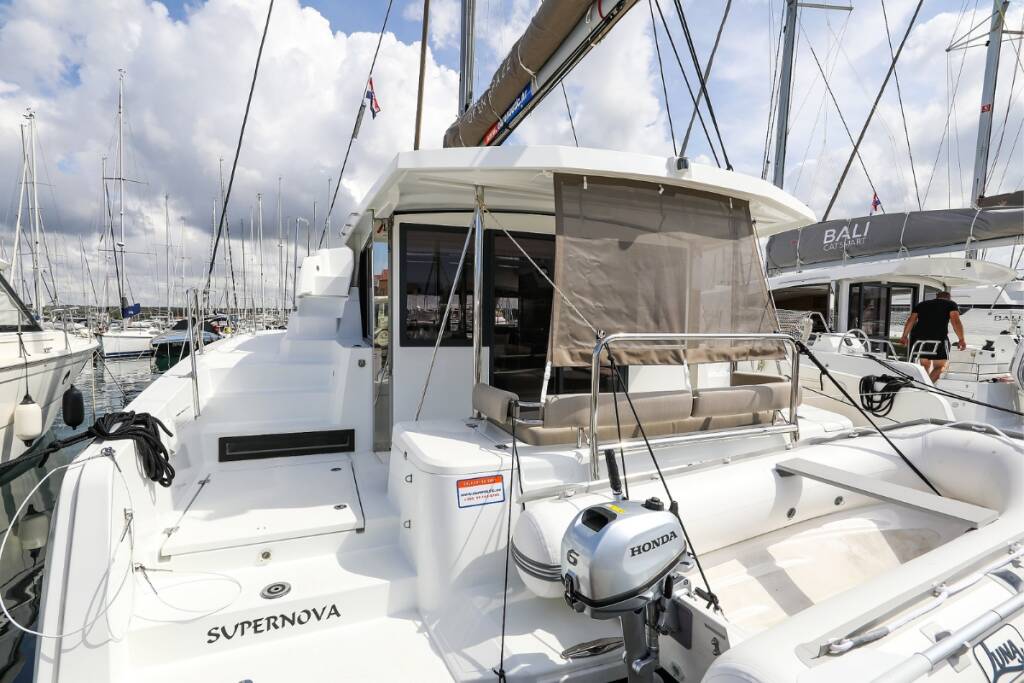 Katamaran Bali 4.2 Supernova
