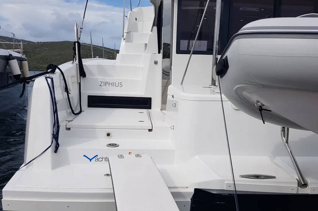 Catamaran Bali 4.2 Ziphius