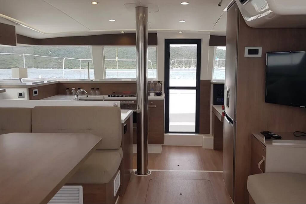 Catamaran Bali 4.2 Ziphius