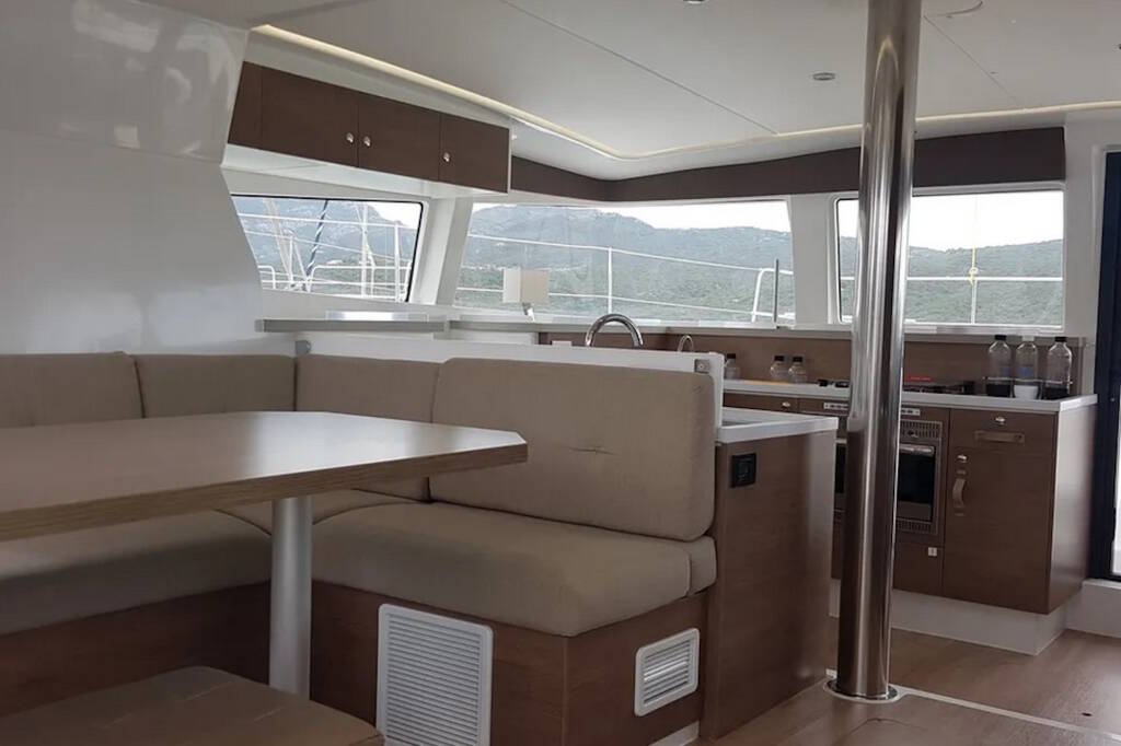 Catamaran Bali 4.2 Ziphius