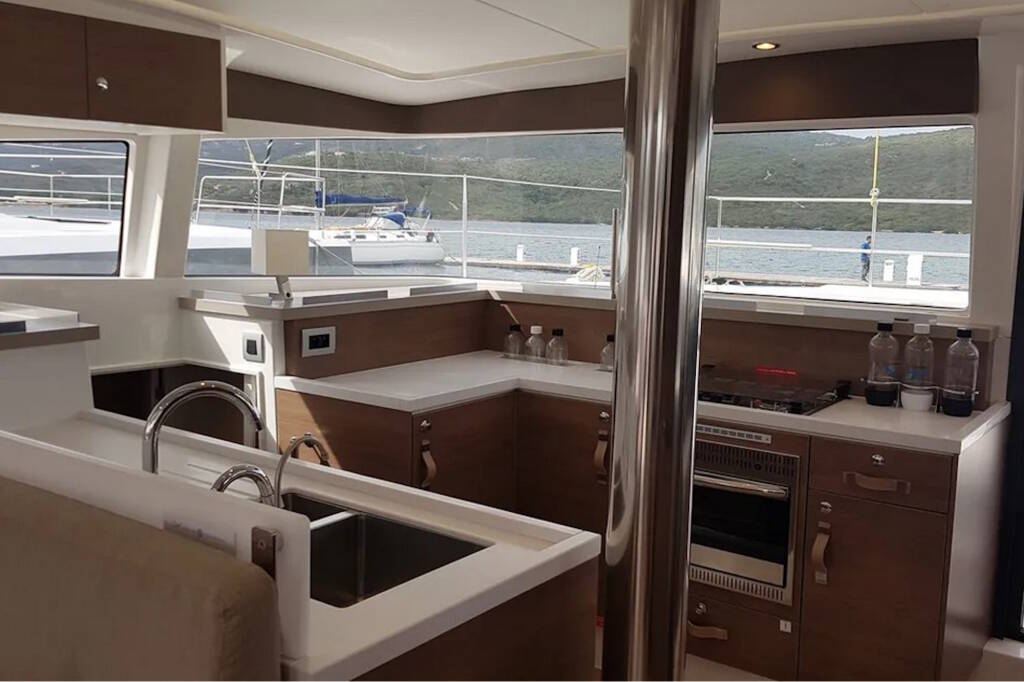 Catamaran Bali 4.2 Ziphius