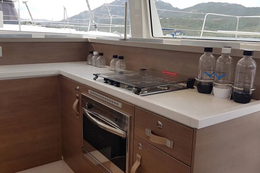 Catamaran Bali 4.2 Ziphius