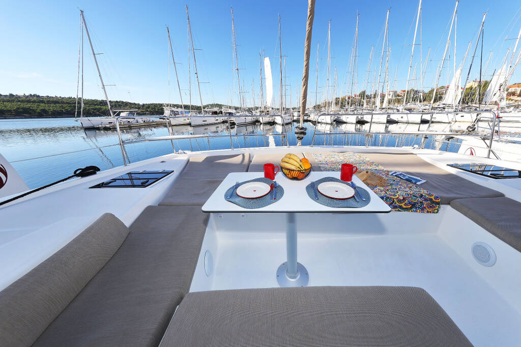 Katamaran Bali 4.2 Agma